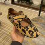 Lamba nahast versioon~ ni&scaron;&scaron; nahast leopardimustriga ristpehme k&uuml;ljega baleriinad hobusekarvast Mary Jane kingad madala suuga korterkingad 35 leopard