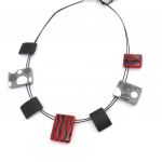 NOA [K0159] - Collier Cr&eacute;ateur 'Coloriage' rouge noir punane
