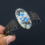 K2 Asuriidist v&auml;&auml;riskivist puhtast vasest traati m&auml;hitud k&auml;sitsi valmistatud manseti/k&auml;ev&otilde;ru ehted Adjustable valge