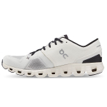 ON Cloud X 3 Ivoor Must Meeste Tennised Kreemjas 60.98706 44
