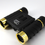 K&otilde;rglahutusega suure v&otilde;imsusega binokkel t&auml;iskasvanutele m&otilde;eldud &ouml;&ouml;n&auml;gemine mobiiltelefon foto kohalik kuld v&auml;likontsert 1000 s&otilde;durit