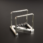 1 komplekt Stressi leevendamiseks kingitused Newtoni h&auml;ll, tasakaal teraskuul, &otilde;ppetarbed F&uuml;&uuml;sika Teadus Pendel lauaarvuti m&auml;nguasjad Kodukaunistus A5