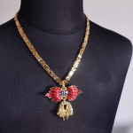 Esimese maailmas&otilde;ja Austria-Ungari m&auml;lestusm&auml;rk, kuldse fliisist m&auml;rgi kullast kaelakee versioon koos kinkekarbi korpusega, 2-osaline komplekt