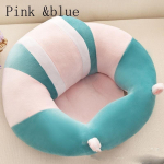 Uus beebi, kes &otilde;pib istuma tool Beebi tugiistme diivan Palus m&auml;nguasjad sinine/roosa