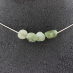 Pierres et Min&eacute;raux. Collier 4 perles Cyanite verte du Br&eacute;sil. Chaine en acier inoxydable Collier femmes, hommes. Taille personnali roheline