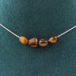 Pierres et Min&eacute;raux. Collier 4 perles Oeil de Tigre d'Afrique du Sud. Chaine en acier Collier femmes, hommes. Taille personnalisabl