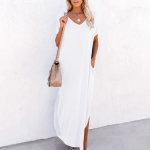 Naiste vabaaja &uuml;hev&auml;rviline V-kaelusega l&uuml;hikeste varrukatega avara k&uuml;ljel&otilde;hikuga pikk pikk kleit S valge