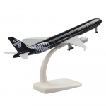 1/400 20cm Lennukimudel Uus-Meremaa Boeing 777 Metallist Metallist M&otilde;&otilde;tkavas Lennuk Telikutega Koopia Kogutav Kingitus Lennunduselt must