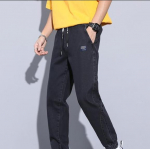 Meeste mood Must Sinine Hall Teksad T&auml;navar&otilde;ivad Jogger Pants P&uuml;ksid Plus Suurus 8XL Vabaaja Sirge T&auml;navar&otilde;ivad Pingutuspael elastne v&ouml;&ouml;koht lahtised teksad 8XL