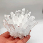 Looduslik valge kristalliklastri t&ouml;&ouml;tlemata kivi kristalllill energiakivi demagnetiseerimine puhastamine kristall lauaarvuti kontor feng shui ornament 50-80g