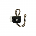 CHANEL AirPods Pro kaitse&uuml;mbris nahast kett romb lambanahk ja kuldne metall k&otilde;rvaklappide kott naistele must kuld