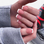 24 tk/komplekt Quick Nails L&uuml;hikesed h&auml;rmatised Prantsuse kunstnaelad kleebis Kantav veekindel manik&uuml;&uuml;r viimistletud k&uuml;&uuml;ned