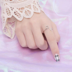 Reguleeritava suurusega l&otilde;ngar&otilde;ngas kassi k&otilde;rvad heegeldatud r&otilde;ngas algajale kudumine heegeldamisaas keermega m&auml;hitud r&otilde;ngad pingeregulaatori t&ouml;&ouml;riist