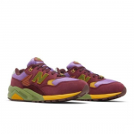 New Balance Stray Rats x 580 2007. aasta austusavaldus Bordoopunane Meeste MT580SR2 EU 42.5 lilla/burgundiapunane