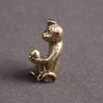 Vintage messingist ahv virsikuga k&auml;sit&ouml;&ouml;na isikup&auml;rastatud v&otilde;tmehoidja ripatsiga lauaarvutiga miniatuurne liibuv kaunistus P2204