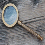 Messingist k&auml;epidemega klaas, k&auml;eshoitav suurendusklaas, antiikne luup, lugemine, &uuml;levaatus, m&uuml;ntide ja templite kontroll, astroloog