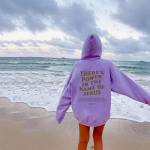 T&auml;navar&otilde;ivaste dressipluus naistele, avarate suurte r&otilde;ivastega isikup&auml;ra, pehme kirjatr&uuml;kiga kapuuts, naine S valge