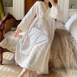 Magusad paksud flanellist soojad pikad hommikumantlid naistele Vintage Princess Embriodery lahtised kimono magamisriided s&uuml;gistalvised koduriided S