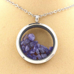 Pierres et Min&eacute;raux. Collier Tanzanite brut. Mod&egrave;le M&eacute;daillon 30 mm. Couleur Argent.