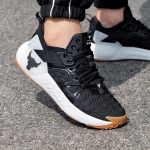 Under Armour meeste treeningjalatsid 3026534-001 EU 41
