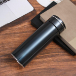 304 roostevabast terasest suure mahutavusega autospordi kinkekruus, mis on lihtne ja ilus saata vanematele meestele ja naistele. 400ml