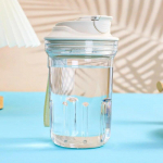 500 ml kohvitass plastikust miniveepudel &otilde;ues kaasaskantav auto joogitass l&auml;bipaistev lekkekindel joogipudel valge