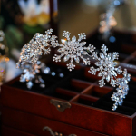 Luksuslik Crystal Snowflake Juuksepael Lilledega pruuditiaarad Barokkkroonne Rhinestone Galerii Diadem peapael Pulmajuukse aksessuaarid