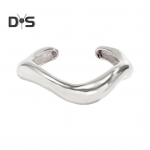 Kuldsed h&otilde;bedased k&auml;ev&otilde;rud Hiphop laia mansetiga k&auml;ev&otilde;ru Ebaregulaarse lainelise k&auml;epaelaga ehted naistele ja meestele A