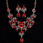 Kifu Pruudiehete Komplekt: Liblikas ja pisarakujuline kaelakee k&otilde;rvar&otilde;ngastega pulmadeks