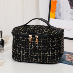 Suure mahutavusega tualett-tarvete kosmeetikatoodete hoiukotike reisimeigikarbid ja -kott valge