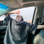 Uus l&uuml;hikeste varrukatega T-s&auml;rk meestele suvel, Korea stiilis trend, lihtne poolvarrukatega topp, Hongkongi stiilis vaba vabaaja br&auml;ndi T-s&auml;rk S must