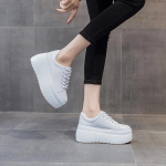 2024. aasta uued naiste vabaajajalatsid &uuml;lipaksud 8 cm platvormiga Wedge Fashion tossud, tursked kevadised tossud 34 valge