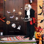 Hirmutav Halloween'i &uuml;lemteenri kuju helendavate silmadega v&auml;lis&uuml;ritusteks Male Housekeeper