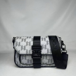 Meeste Trendikas Suvine Sadulakott Klassikalise Lillemustriga - Moodne Vabaaja Crossbody &Otilde;lakott 22x14.5x6 cm hall v&auml;rv