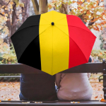 Belgia lipu must-kollane-punase vertikaalse triibuga prindiga automaatne kokkupandav vihmavari Veekindel Tuulekindel Kompaktne reisivihmavari