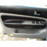 ainult 4-ukselisele autole pehme nahk 1 tk esipoolse juhiukse k&auml;etoe kate sisekate VW Golf 4 MK4 Bora Jetta 1999 2000 2001 - 2005 jaoks Black-red line