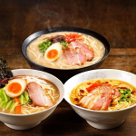 Valitavad nuudlit&uuml;&uuml;bid Tonkotsu Ramen 3 erineva maitsega komplekt (6 portsjoni jaoks) Hakata stiilis valgus (Tonkotsu) 2 Kurume sojakastet (Kyushu Danji) V&uuml;rtsikas Sensei) white
