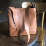 Vaba aja naiste suur kott Ehtsast nahast laia v&ouml;&ouml;ga kott Pehme esimese kihiga veisenahast &otilde;lakott