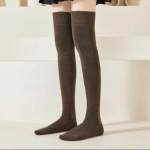 Naiste talvesukad Seksikad mood lumised &uuml;hev&auml;rvilised tihedad paksendatud silmused sisemised soojad saledad t&uuml;druku JK pikad s&auml;&auml;remarja sokid One Size must