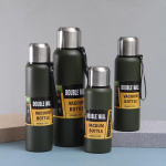 Meeste suure mahutavusega termostops roostevabast terasest vaakum-teekass kuulipea ja kandetrossiga 500ml roheline