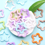 Avaleht Kommid V&auml;rv 30mm Mood Akr&uuml;&uuml;l Ripatsid DIY Ehted Materjal Pentagrammi ripats kaelakee k&otilde;rvar&otilde;ngaste valmistamiseks 20tk 20Pcs