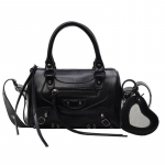 Kvaliteetne neetidega v&uuml;rtsikas t&uuml;druku stiilis k&auml;ekott naistele, uus tekstuuriga Bostoni k&auml;ekott, ni&scaron;&scaron;, &uuml;he &otilde;la, &uuml;le keha, mootorrattakott must