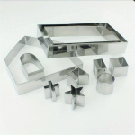 1SET roostevabast terasest j&otilde;uluk&uuml;psise l&otilde;ikurid, piparkoogimaja, k&uuml;psisevormi k&uuml;psetustarvikud, k&auml;sitsi valmistatud k&uuml;psiste maja j&otilde;ulukook 1 House Mold Set