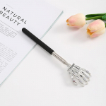 Roostevabast terasest seljakraabits Teleskoopmasin K&auml;si metallist selja s&uuml;gelev kraabits vanamehele Lihtne massaaži l&otilde;&otilde;gastav k&auml;sit&ouml;&ouml; must