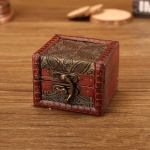 Peen Euroopa vintage puidust v&auml;ike hoiukarp Loominguline rinnam&auml;rk pross ehtekarp imiteerib vana k&auml;sitsi valmistatud lauaehteid 8x6.5x6cm