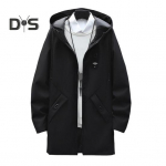 Meeste mantliga kapuutsiga n&ouml;&ouml;riga pikkade varrukatega keskmise pikkusega jakk taskutega, &uuml;hev&auml;rviline t&otilde;mblukuga plekiga tuulepluus M hall