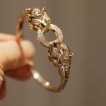 Rasket&ouml;&ouml;stuse tsirkoonist inkrusteeritud leopardk&auml;ev&otilde;ru t&auml;iustatud disaini ja avatud suuga k&auml;ev&otilde;ruga one size(16-22CM)