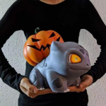 Ainulaadsed k&auml;sit&ouml;&ouml;na valminud Halloweeni k&otilde;rvitsa vaikkaunistused eemaldatava Bulbasauri disainiga