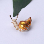 Saadaval on Blucome 4 v&auml;rvi Rhinestone'i tigude prossid naistele armsad v&auml;ikesed putukan&otilde;elad moe emailiga ehted kollane