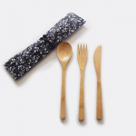 3 tk/komplekt Jaapani stiilis puidust s&ouml;&ouml;giriistade komplekt bambusest kahvel nuga supilusikas tee lusikas toitlustus moos s&ouml;&ouml;giriistade komplekt toiduvalmistamise t&ouml;&ouml;riistad k&ouml;&ouml;git&ouml;&ouml;riistad with bag